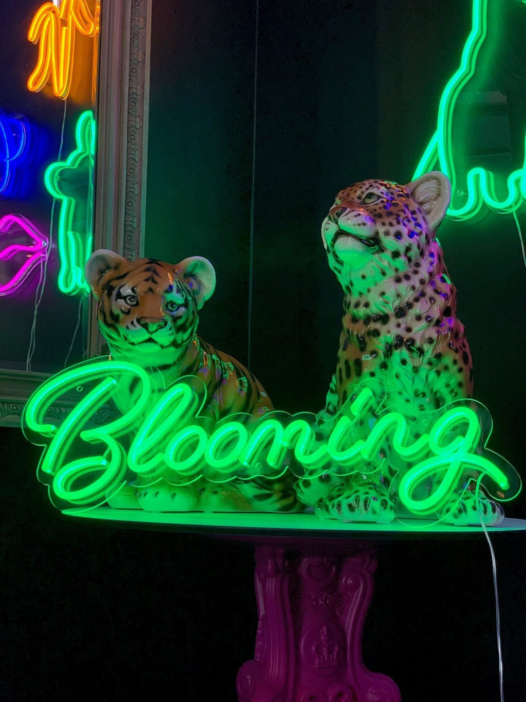 "Blooming" LED NEONSKILT. 80x31cm. Velg ønsket farge. Bestilling!