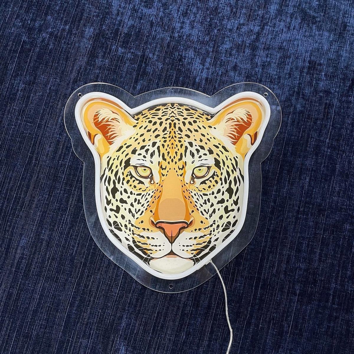 "Leopard" LED NEONSKILT. Warm white