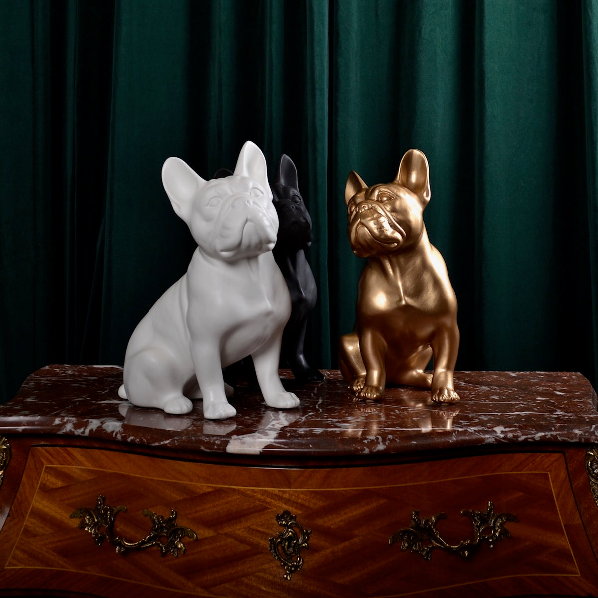 Porselen "Franskbulldog GULL" 34 cm. Bestilling!