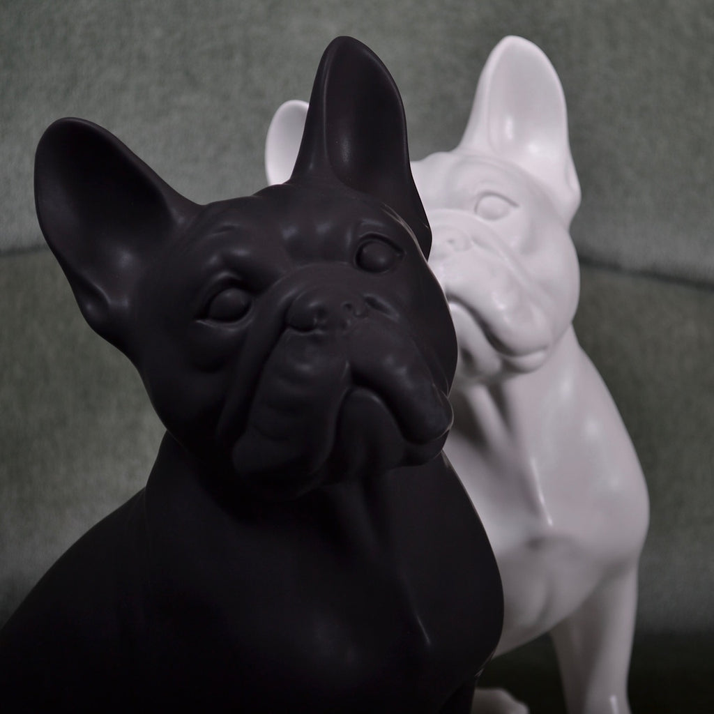 Porselen "Franskbulldog" hvit matt 34cm.